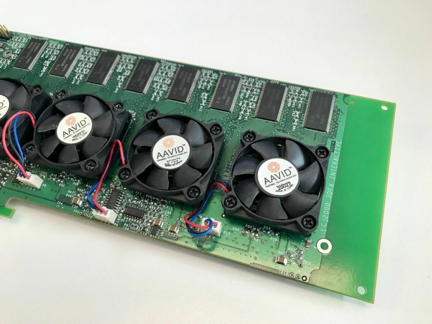 3dfx Voodoo5 6000卖出10万元！23年前的传奇四芯神卡